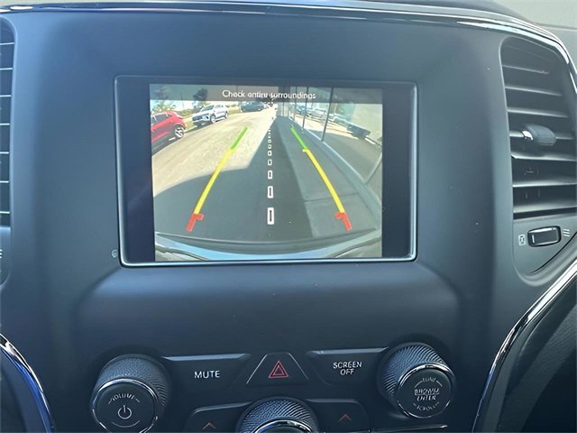 Used 2021 Jeep Grand Cherokee Laredo image 30