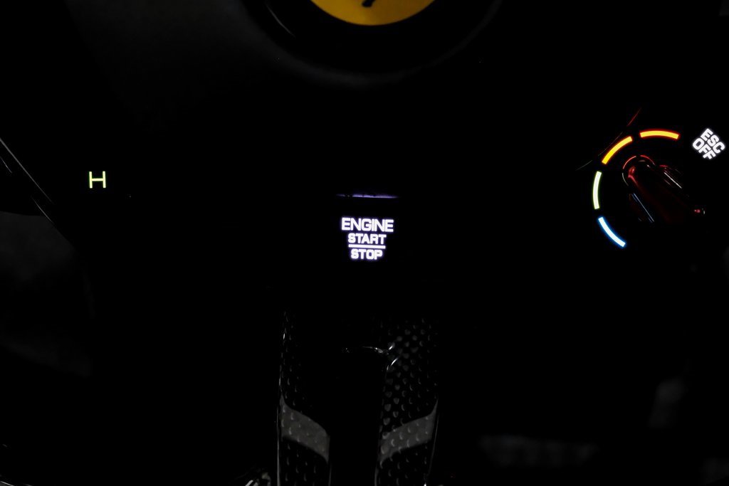 Used 2022 Ferrari SF90 Spider image 18