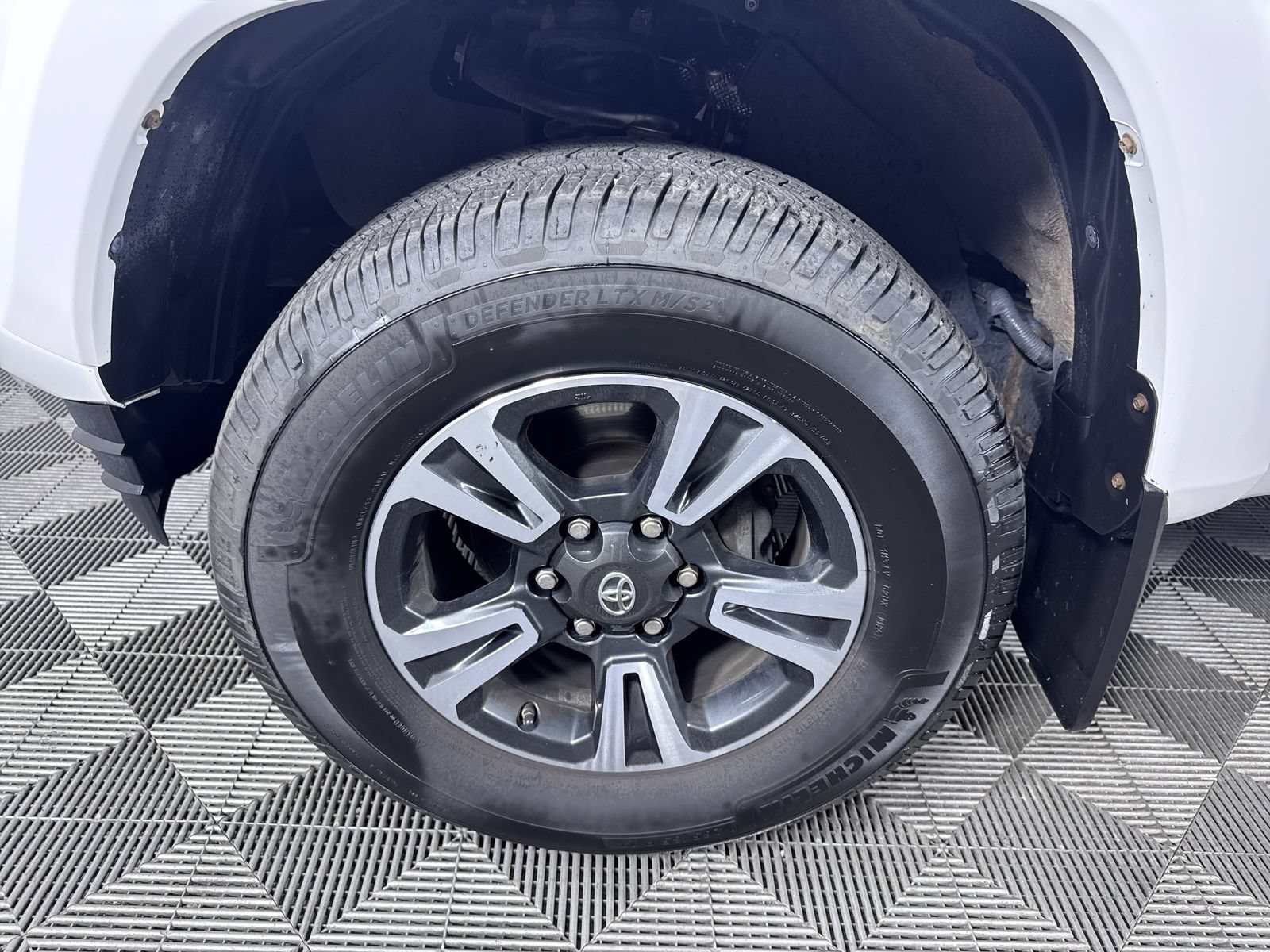 Used 2016 Toyota Tacoma TRD Sport w/ Towing Package AWD/4WD image 26