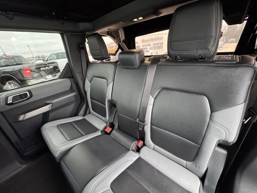 Used 2023 Ford Bronco Black Diamond w/ Sasquatch Package image 12