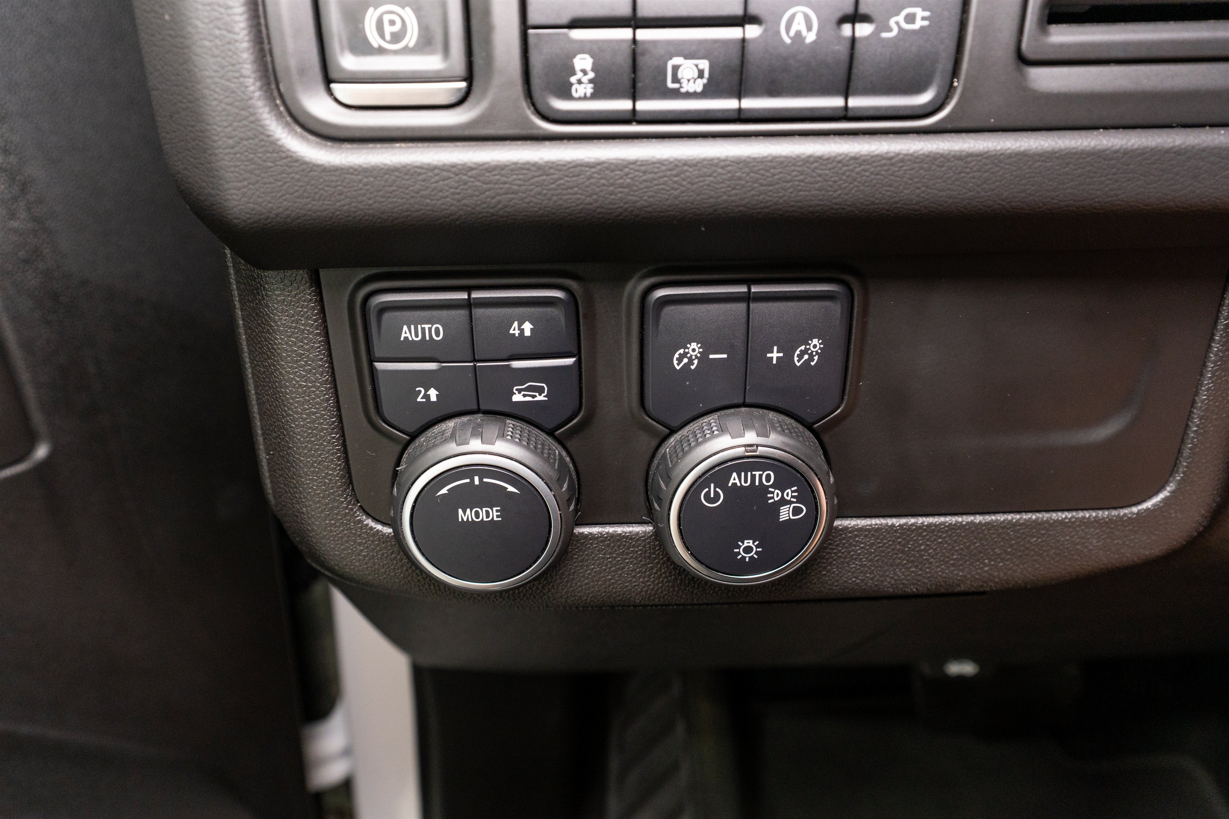 Used 2022 Chevrolet Suburban RST w/ Luxury Package AWD/4WD image 30