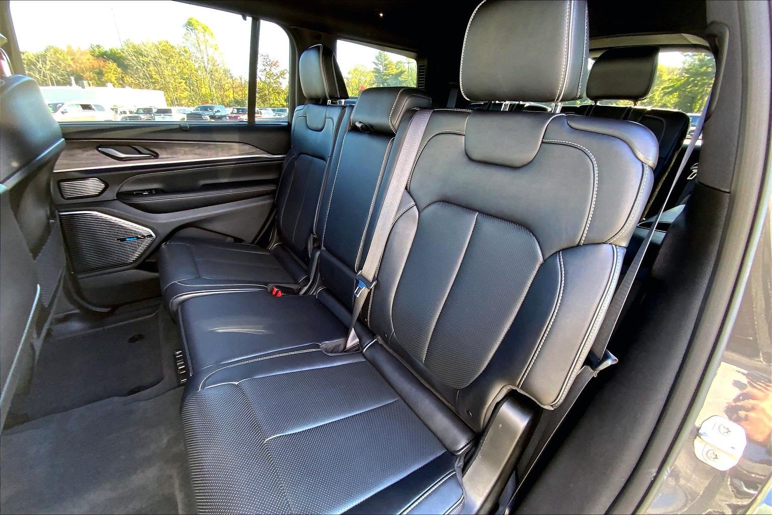 Used 2023 Jeep Grand Cherokee L Overland w/ Luxury Tech Group IV AWD/4WD image 20