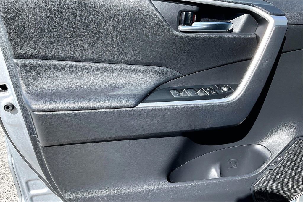 Used 2024 Toyota RAV4 XLE FWD image 21