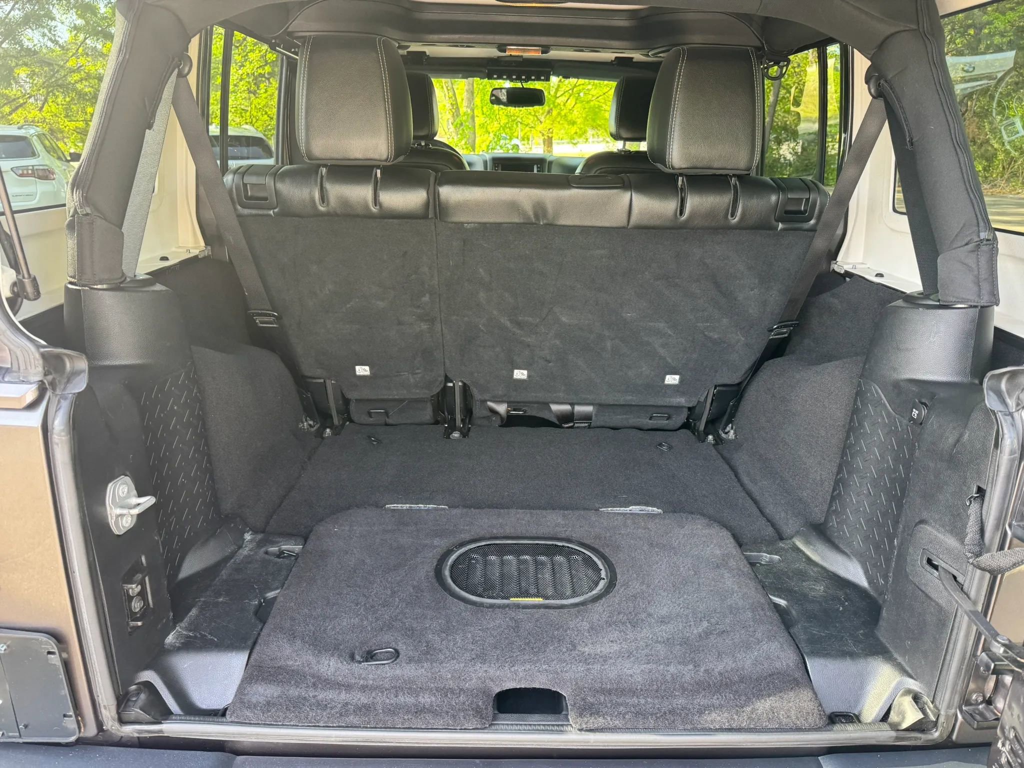 Used 2016 Jeep Wrangler Unlimited Rubicon image 22