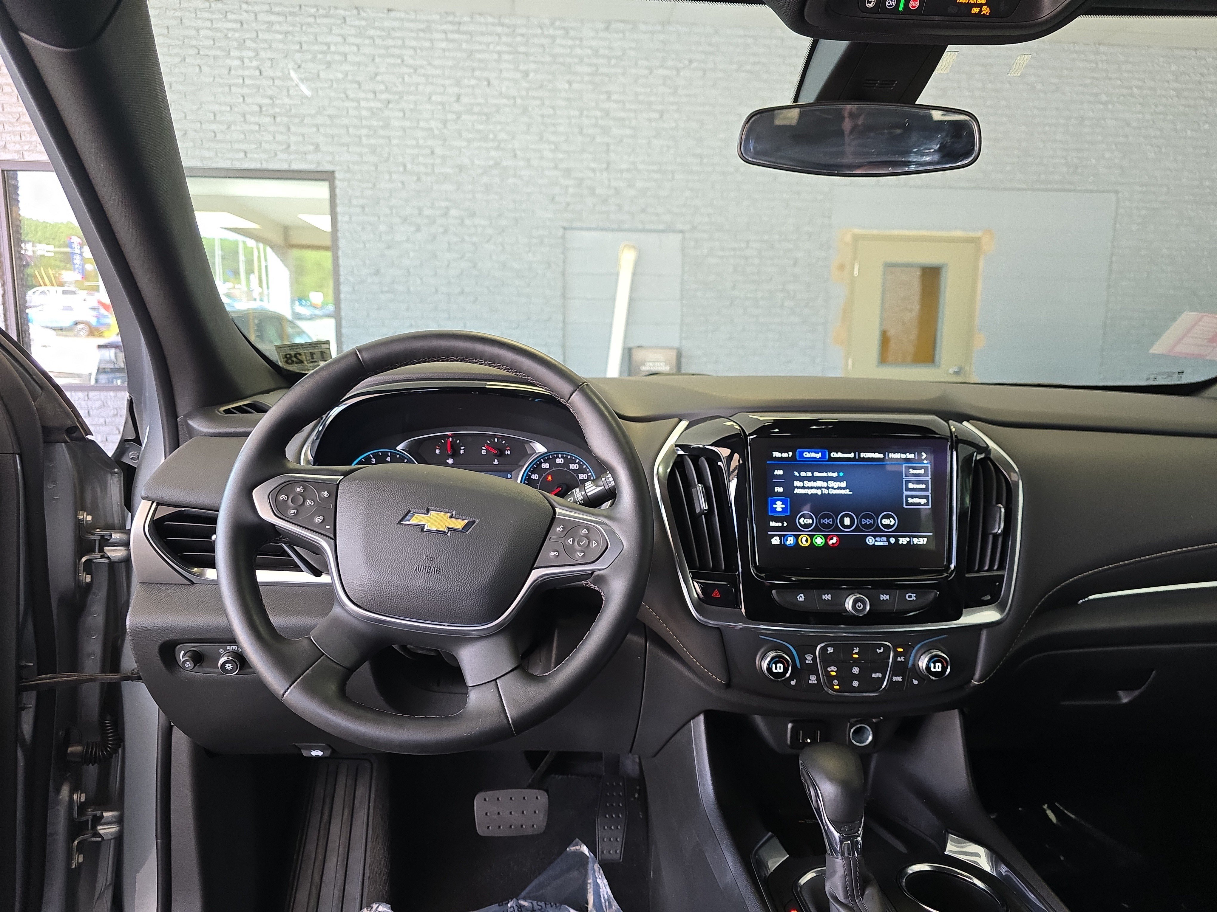 Used 2023 Chevrolet Traverse LT AWD/4WD image 16