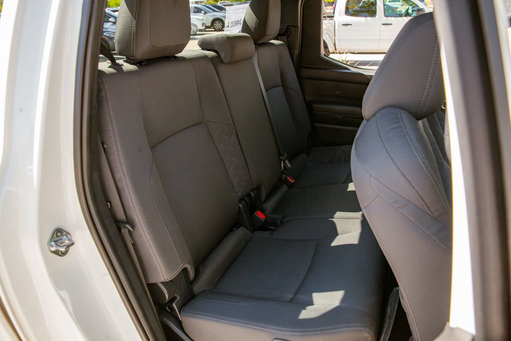 Used 2025 Toyota Tacoma SR5 AWD/4WD image 12