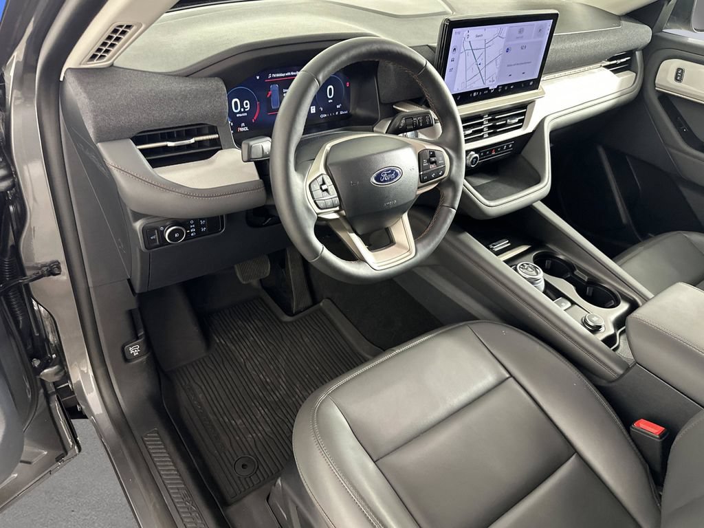 Used 2025 Ford Explorer Active w/ Active Comfort Package RWD image 10