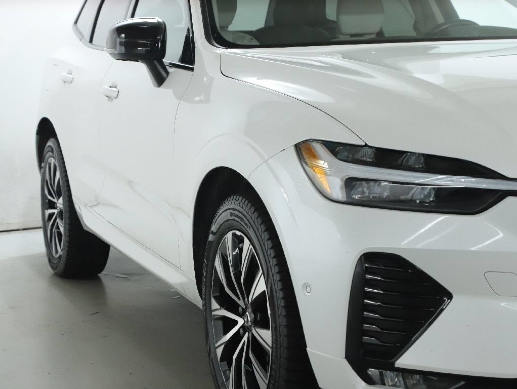 Used 2024 Volvo XC60 B5 Plus AWD/4WD image 8