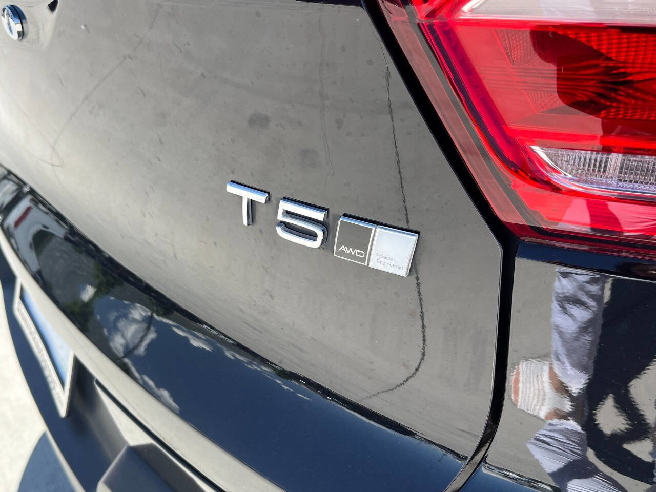 Used 2022 Volvo XC40 T5 R-Design w/ Advanced Package image 18