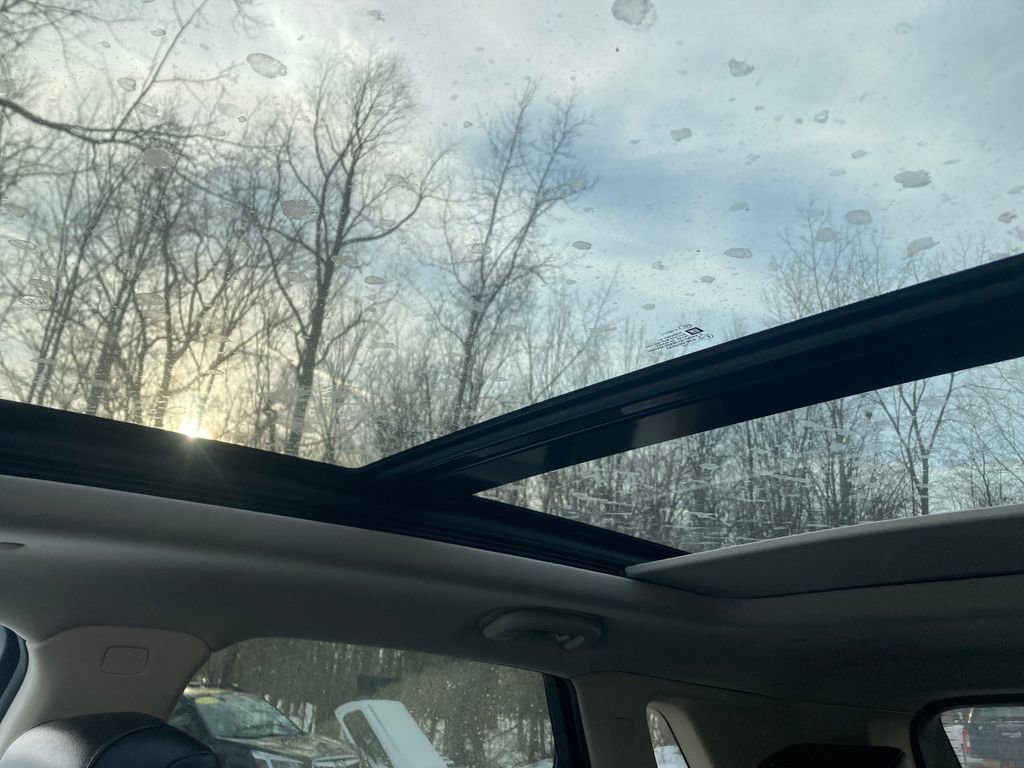 Used 2017 Cadillac XT5 Luxury image 25