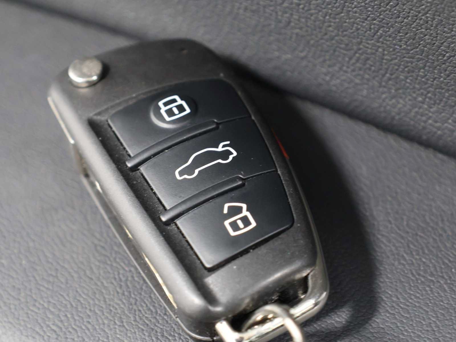 Used 2023 Audi Q3 2.0T Premium w/ Convenience Package AWD/4WD image 39