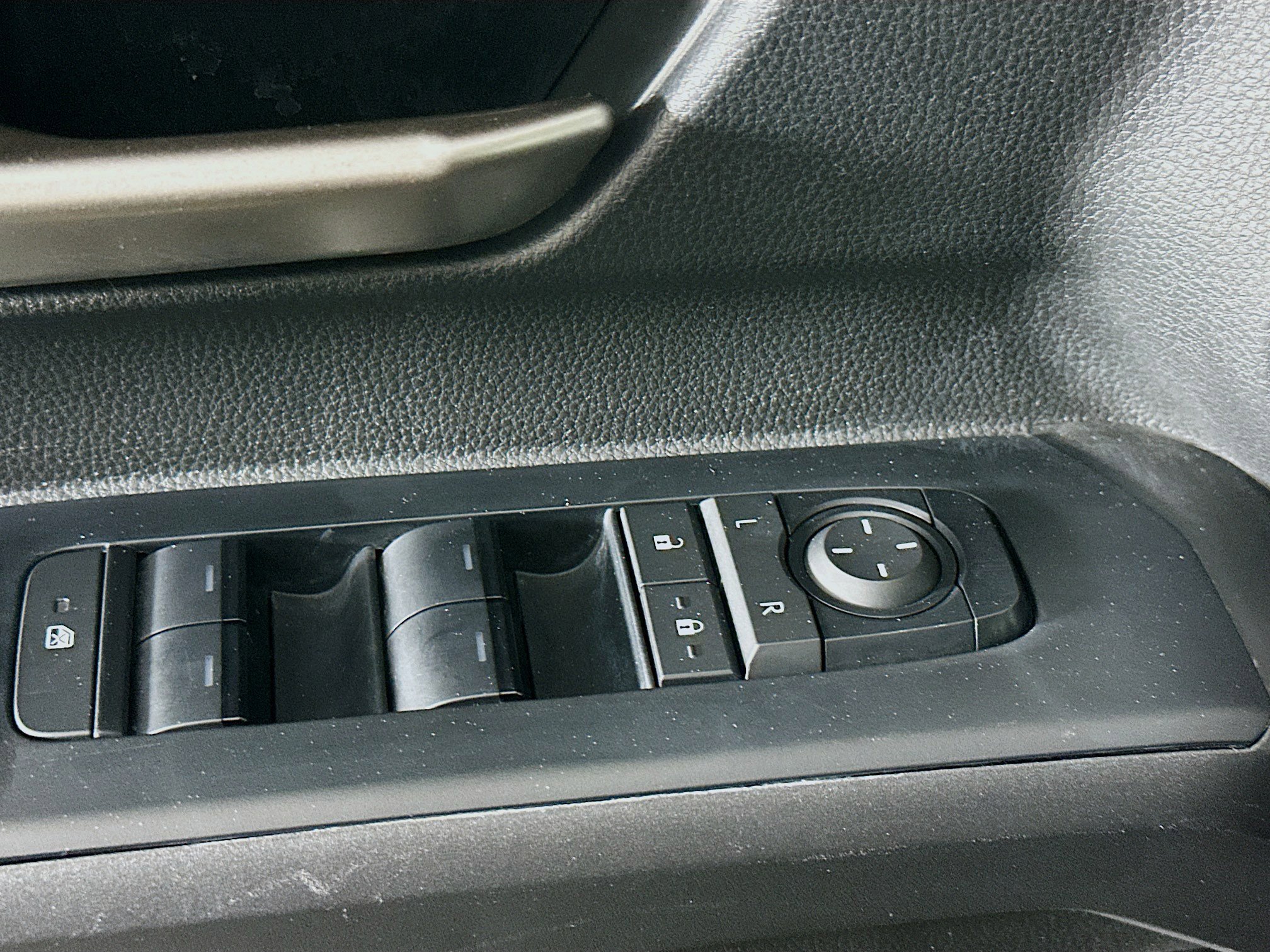 Used 2025 Toyota Tacoma TRD Off-Road AWD/4WD image 15