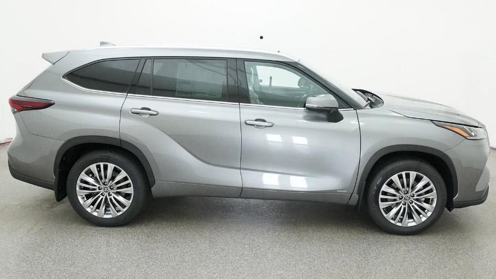 New 2026 Toyota Highlander Platinum AWD/4WD image 11