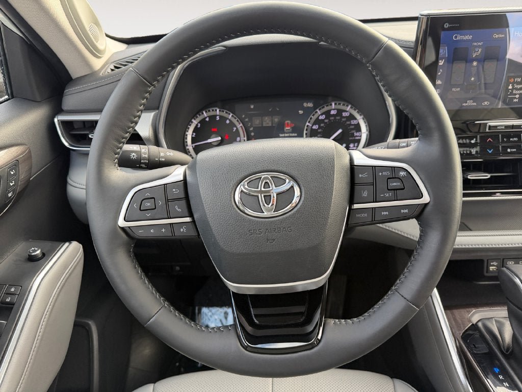 Used 2022 Toyota Highlander Platinum AWD/4WD image 13