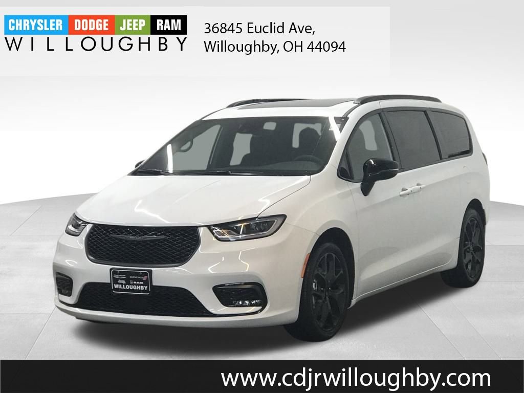 Used 2025 Chrysler Pacifica Limited