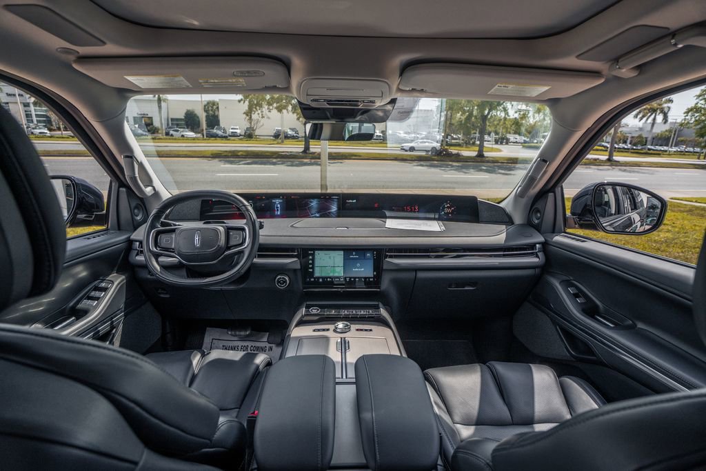Used 2025 Lincoln Navigator L Reserve image 21