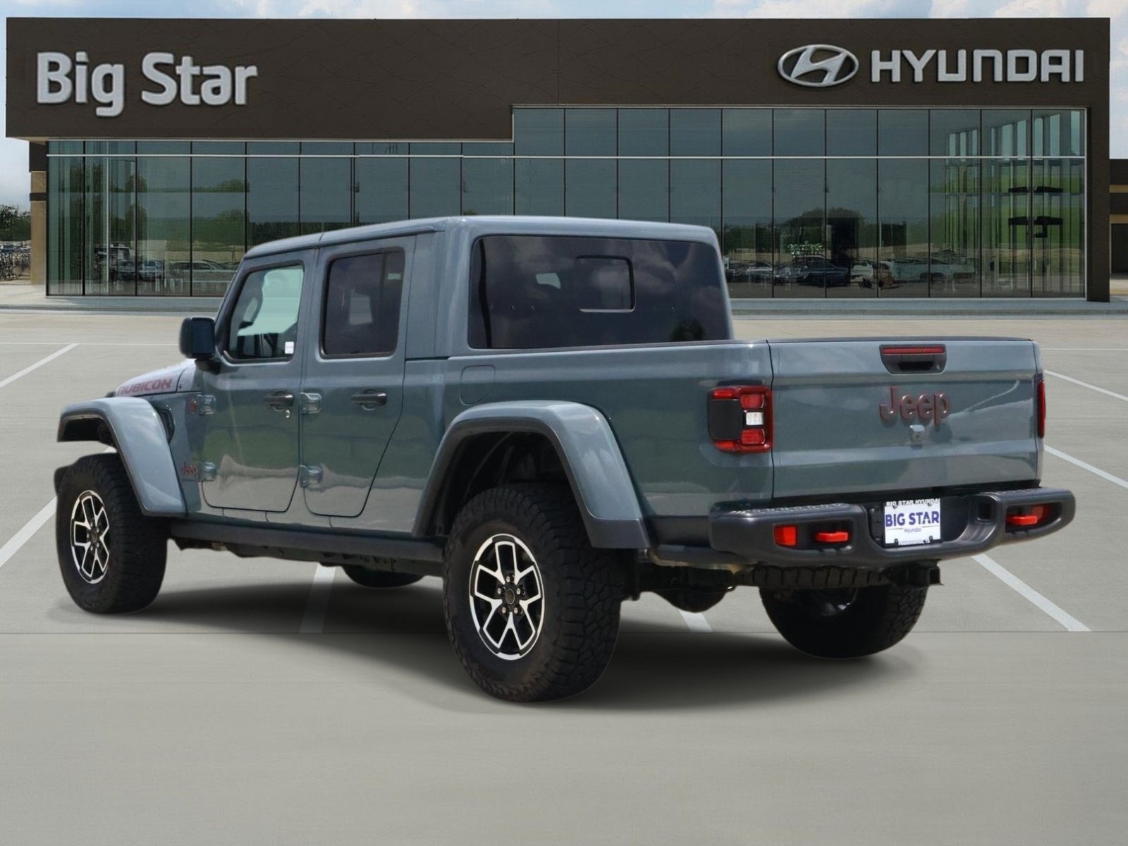 Used 2025 Jeep Gladiator Rubicon w/ Convenience Group AWD/4WD image 3