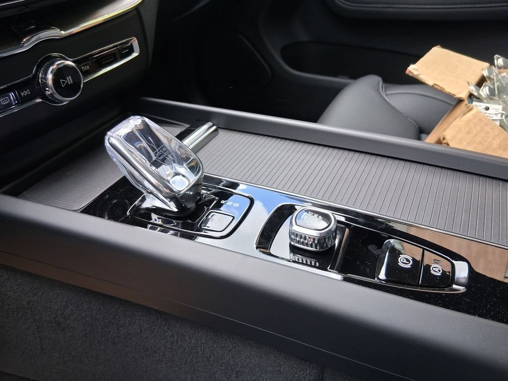 New 2026 Volvo XC60 T8 Ultra w/ Protection Package Premier AWD/4WD image 9