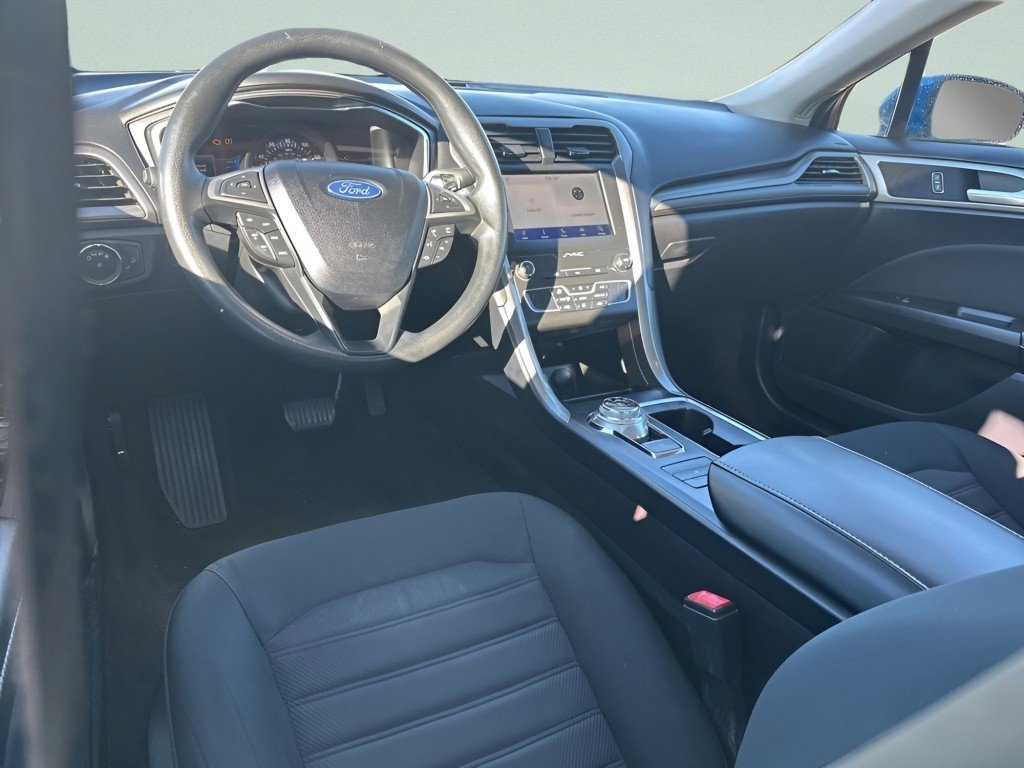 Used 2020 Ford Fusion SE image 16