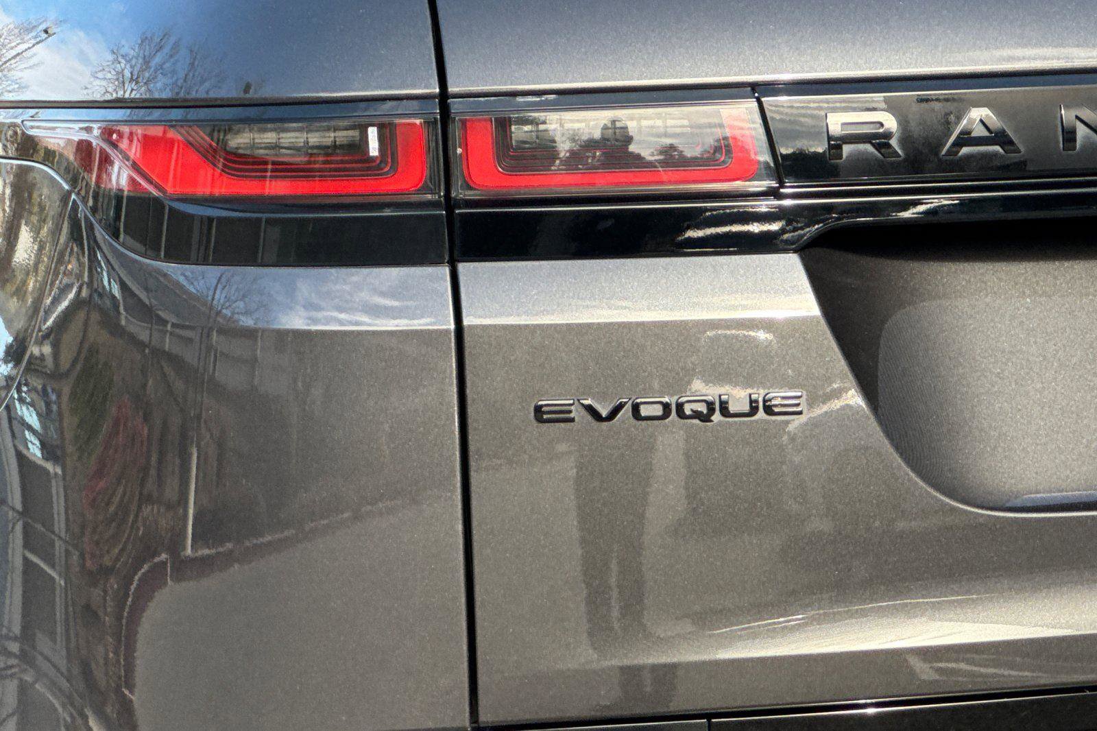 Used 2023 Land Rover Range Rover Evoque R-Dynamic SE image 26