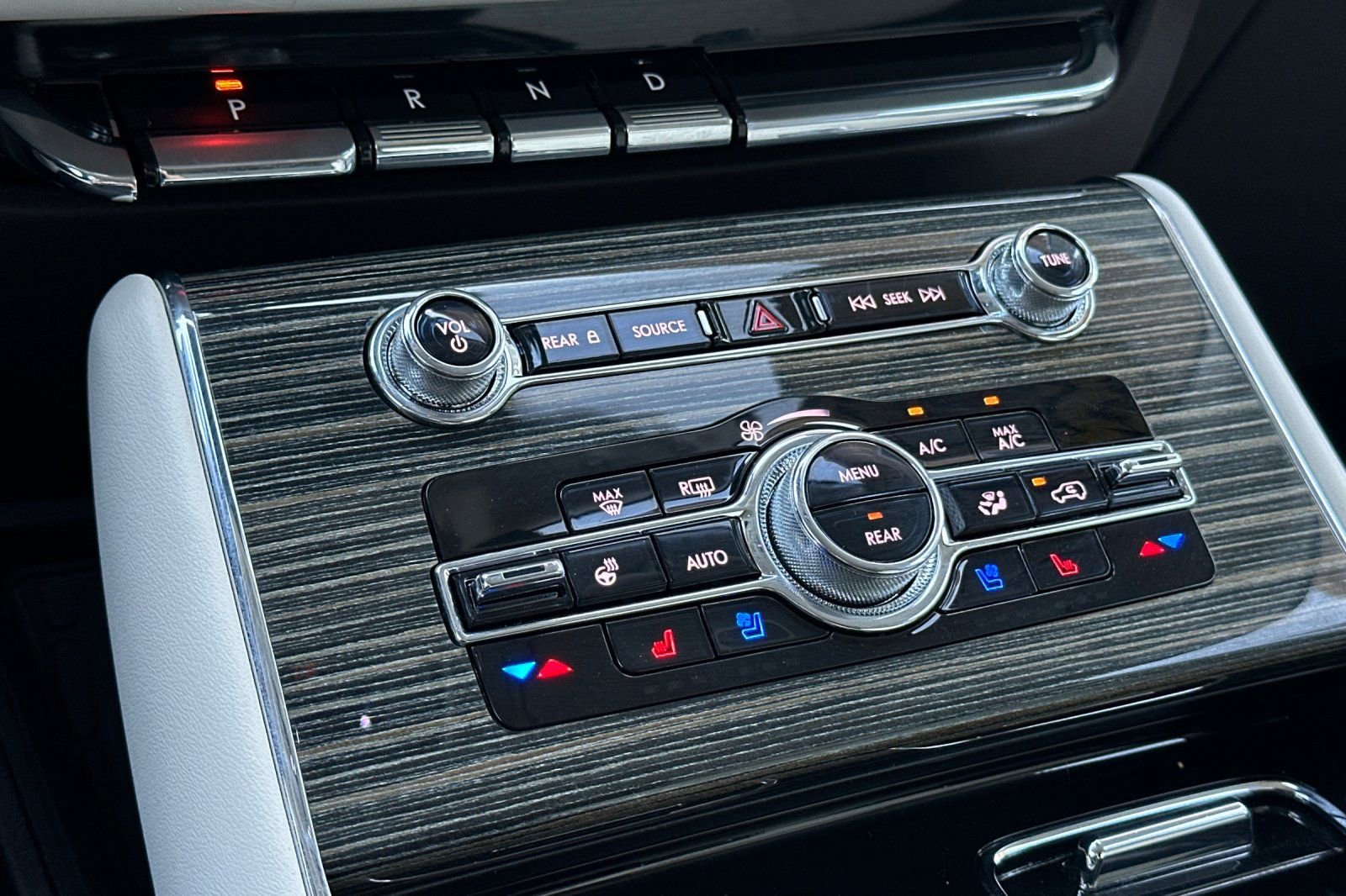 Certified 2024 Lincoln Aviator Black Label w/ Jet Package image 21