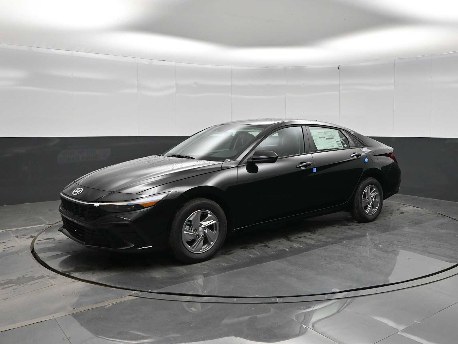 New 2026 Hyundai Elantra SE FWD image 4