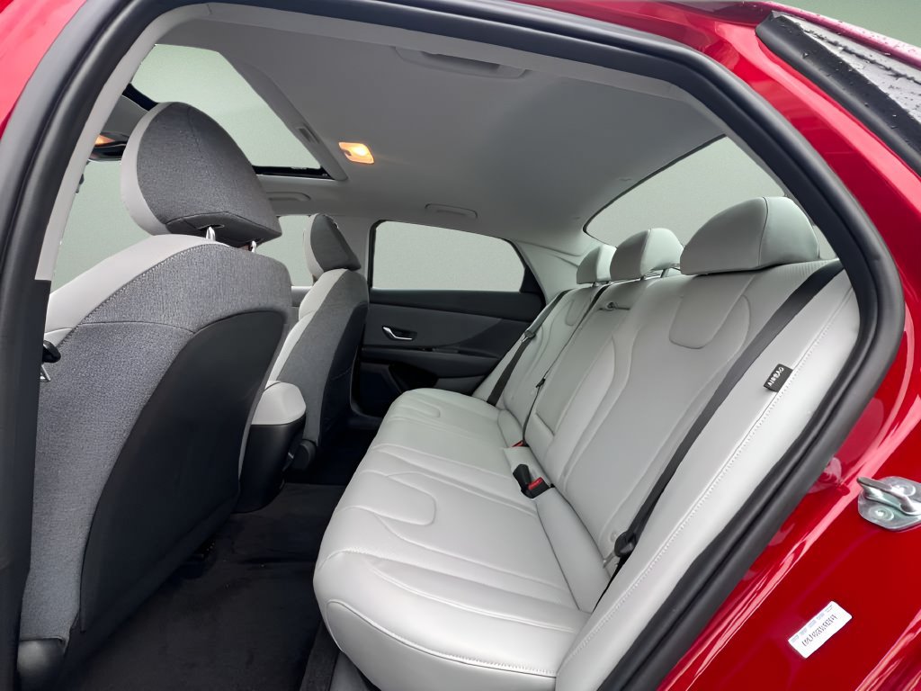 Used 2025 Hyundai Elantra Limited FWD image 11
