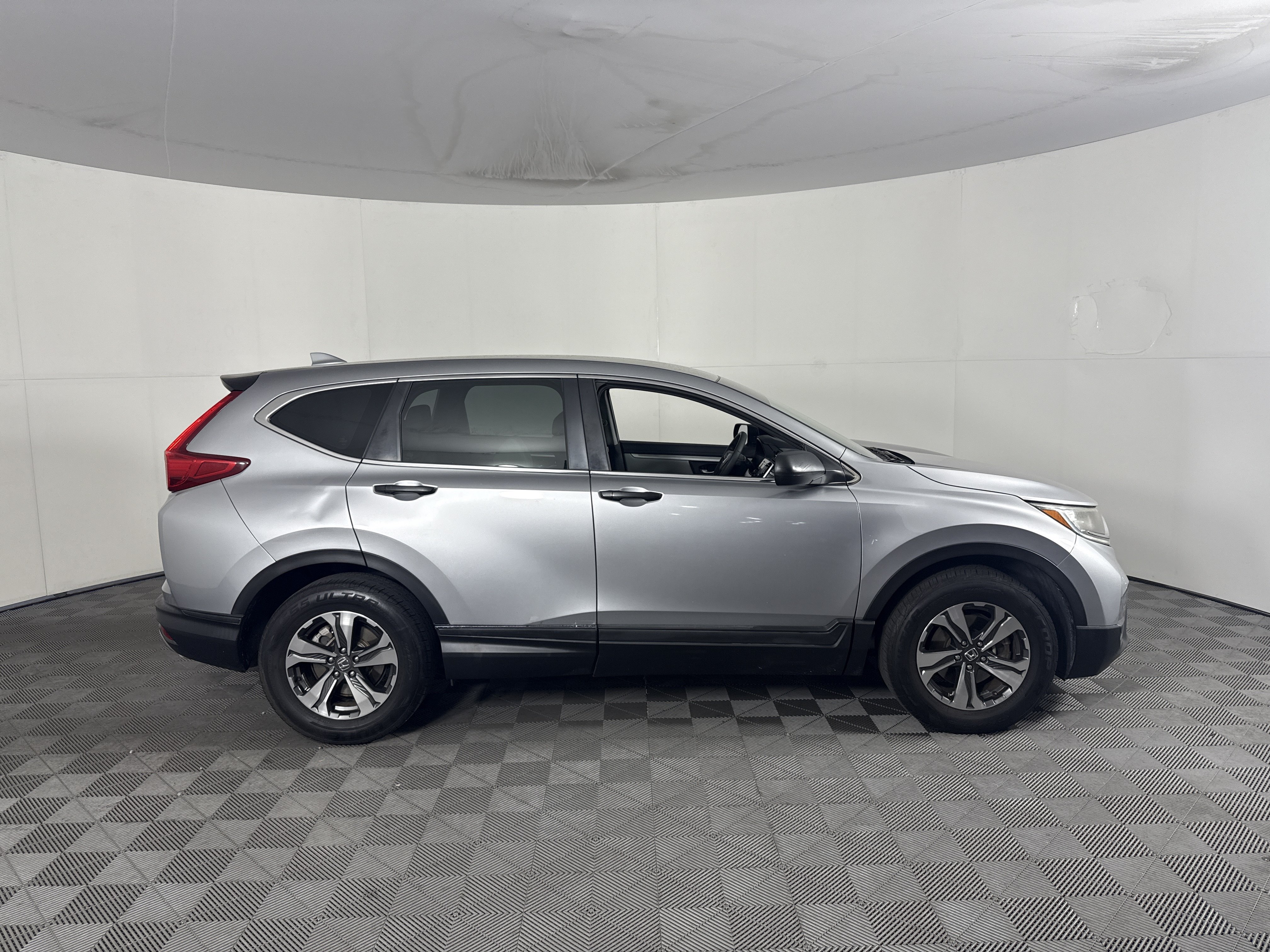 Used 2018 Honda CR-V LX image 4