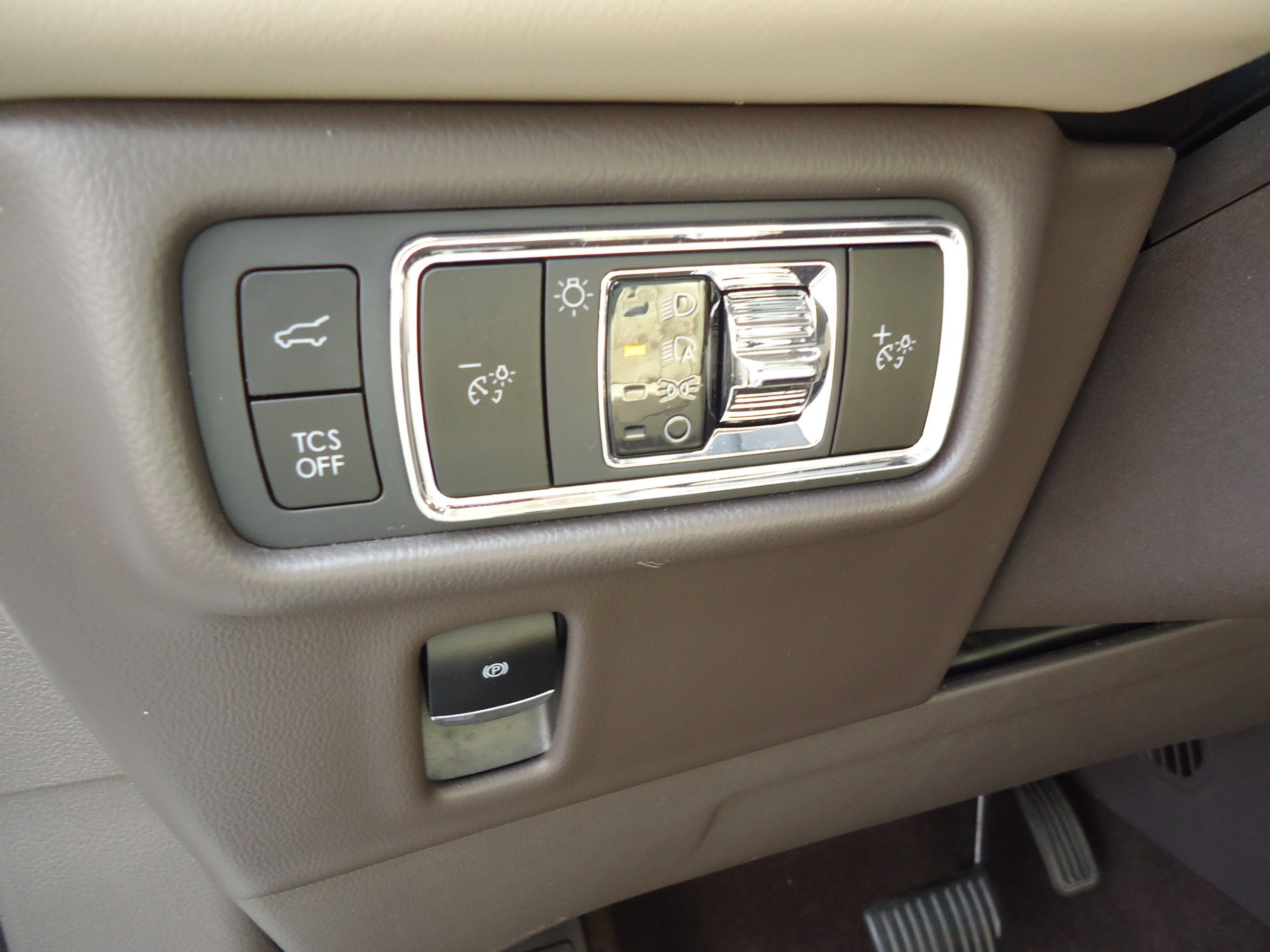 Used 2023 Lincoln Nautilus Reserve w/ Cargo Utility Package AWD/4WD image 14