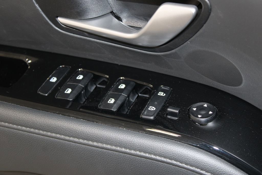Used 2024 Hyundai Tucson Limited image 38