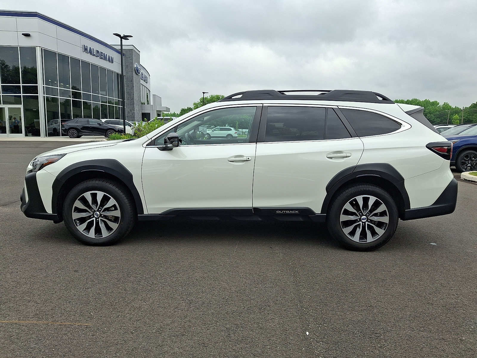 Certified 2023 Subaru Outback Limited AWD/4WD image 4