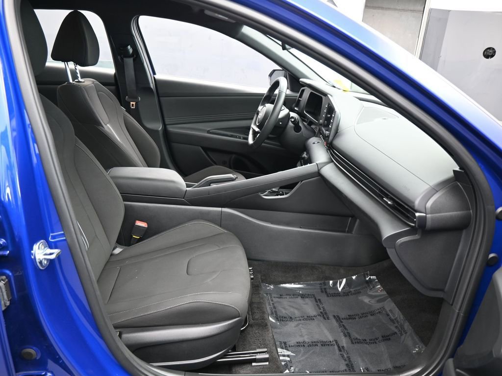 Used 2025 Hyundai Elantra Sport image 34
