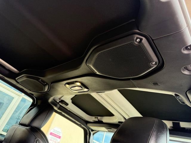 Used 2022 Jeep Gladiator Overland image 11