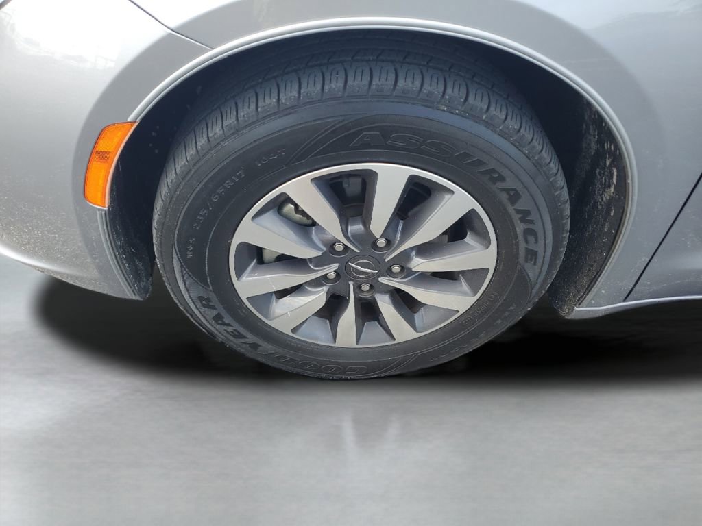 Used 2021 Chrysler Pacifica Touring-L FWD image 26