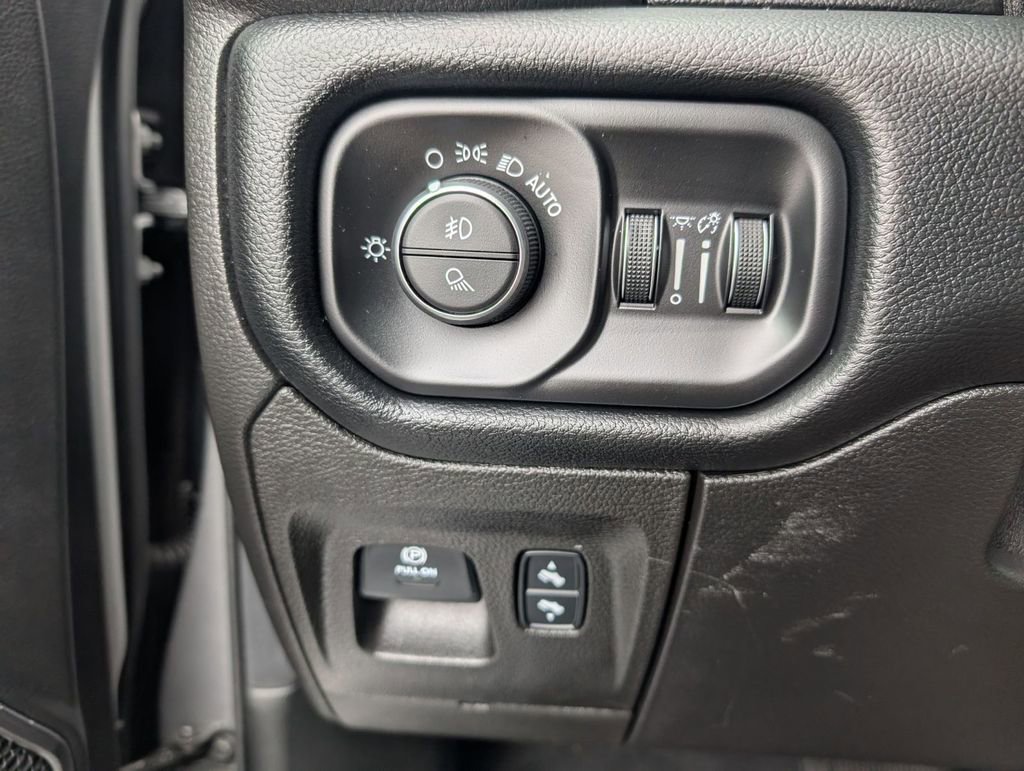 Used 2019 RAM 1500 Laramie image 39