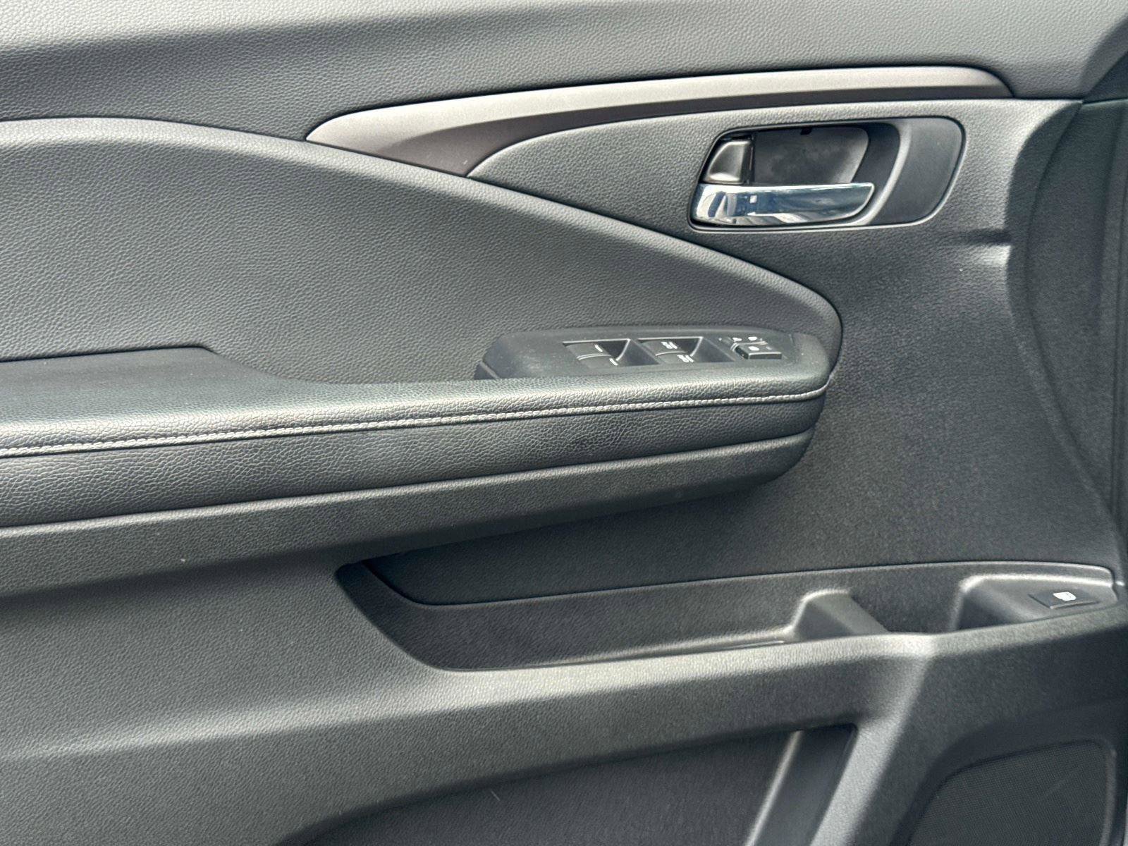 Certified 2017 Honda Ridgeline RTL-T image 17