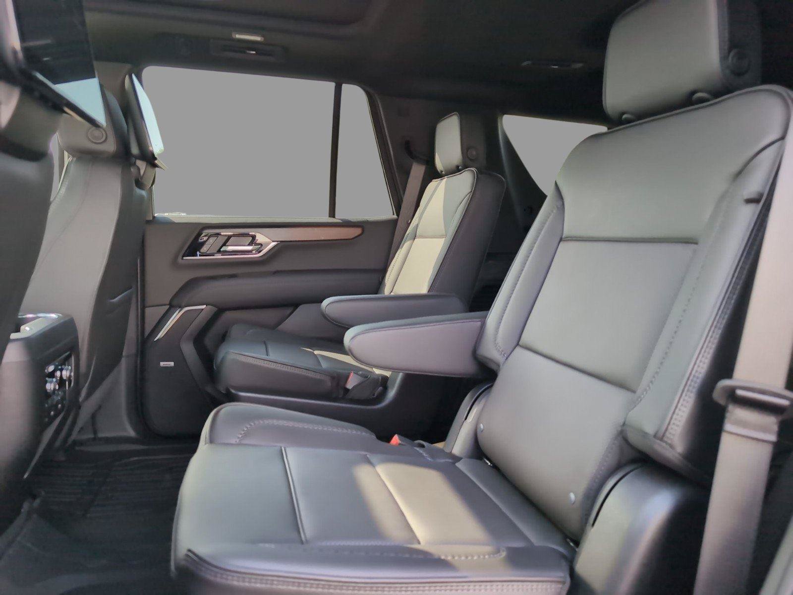 New 2026 GMC Yukon Denali w/ Denali Reserve Package AWD/4WD image 40
