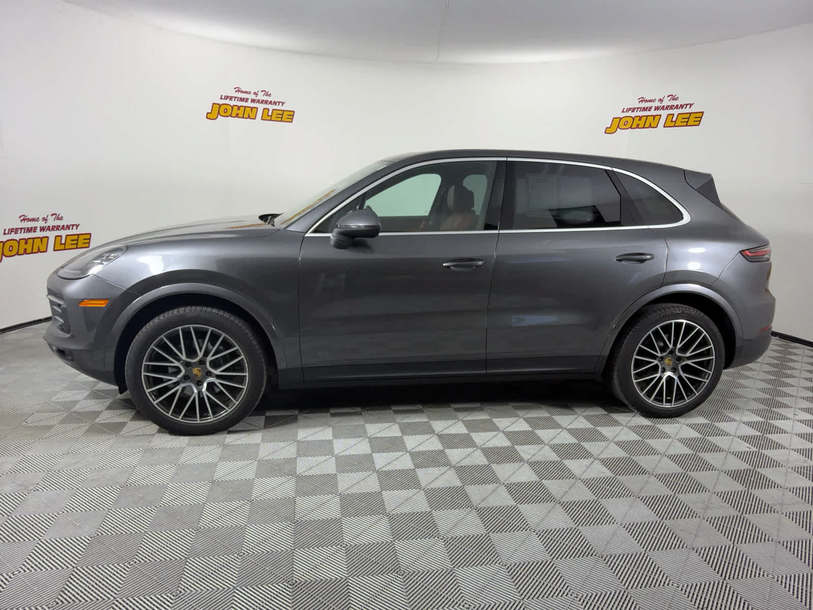Used 2019 Porsche Cayenne AWD/4WD image 2