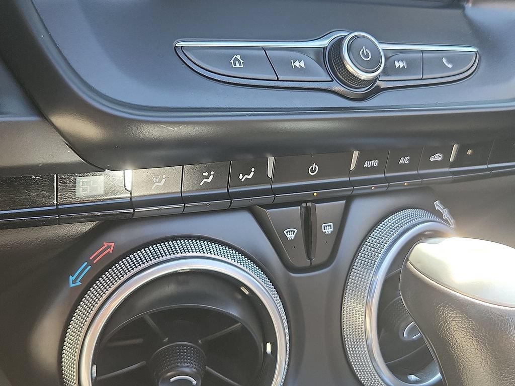 Used 2020 Chevrolet Camaro LT RWD image 9
