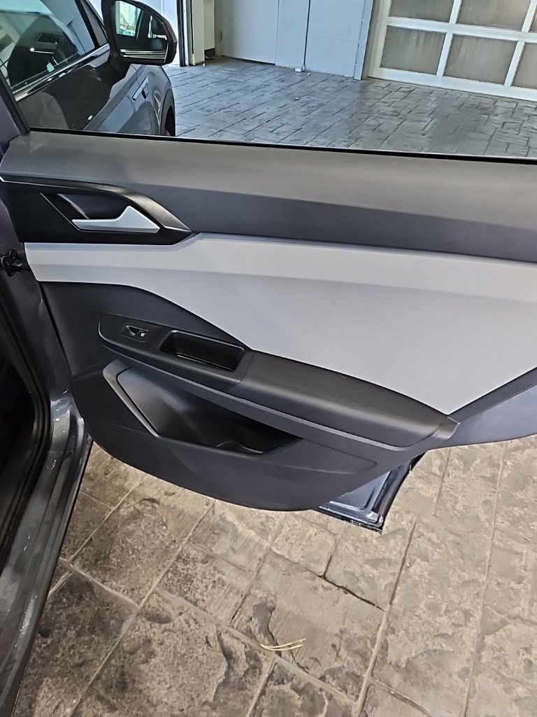 Used 2022 Volkswagen Taos SEL image 15