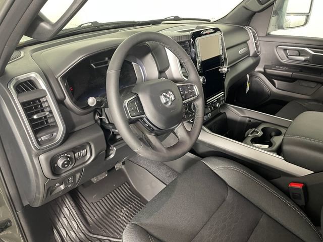 New 2026 RAM 1500 4x4 Crew Cab image 3