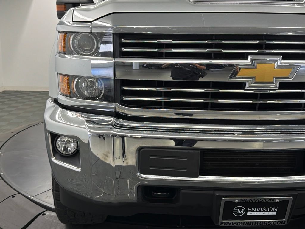 Used 2018 Chevrolet Silverado 2500 LT w/ LT Convenience Package RWD image 9