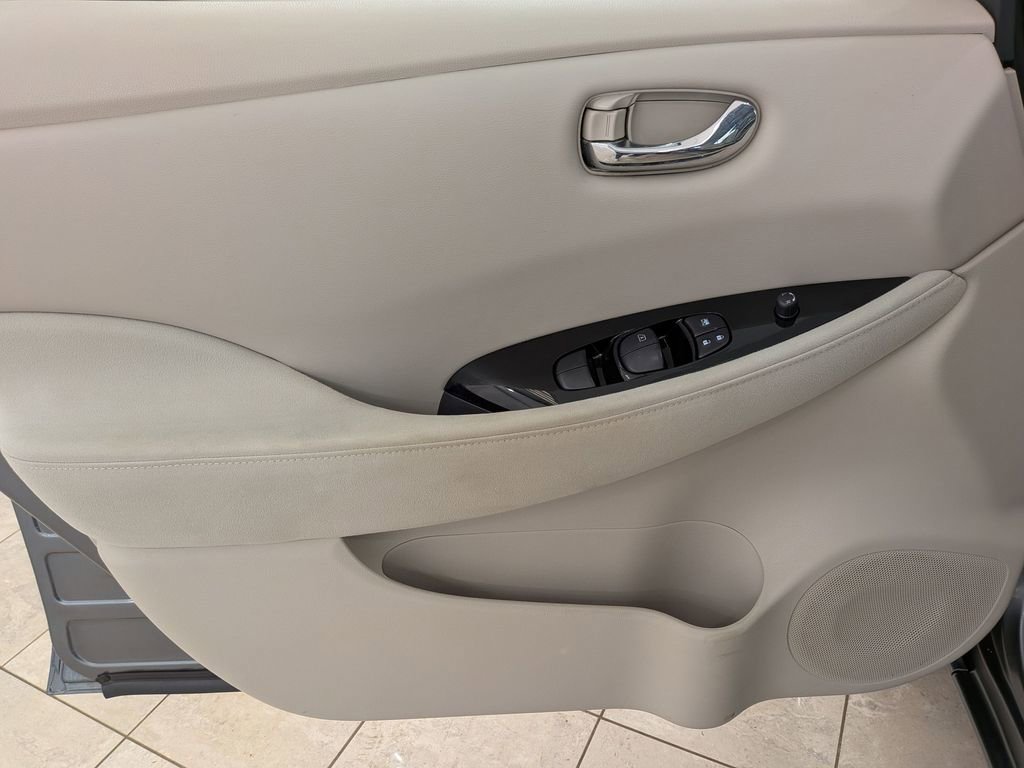 Used 2017 Nissan Leaf SV image 15