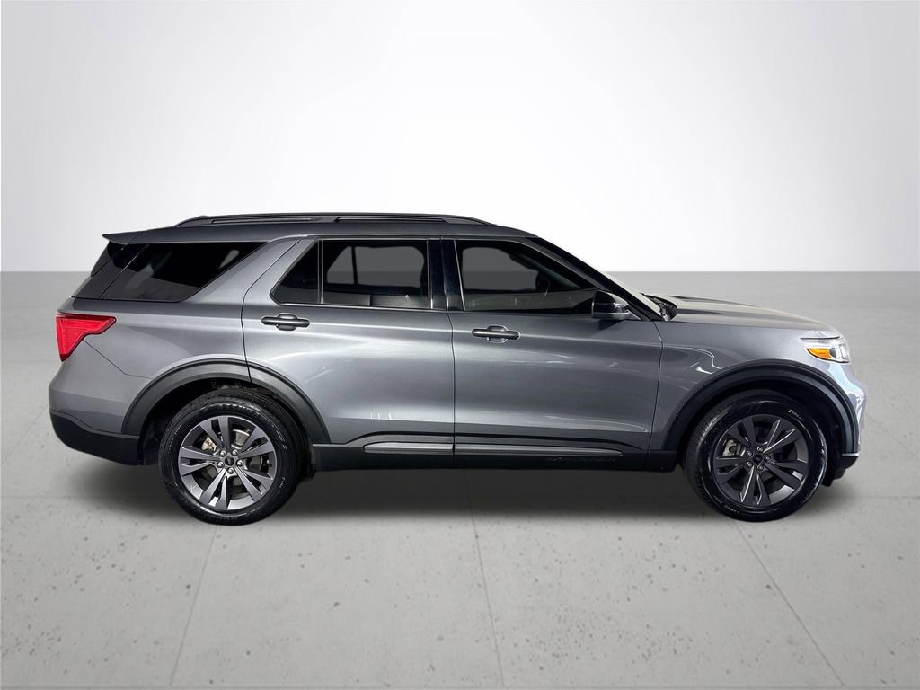 Used 2022 Ford Explorer XLT w/ Equipment Group 202A AWD/4WD image 5