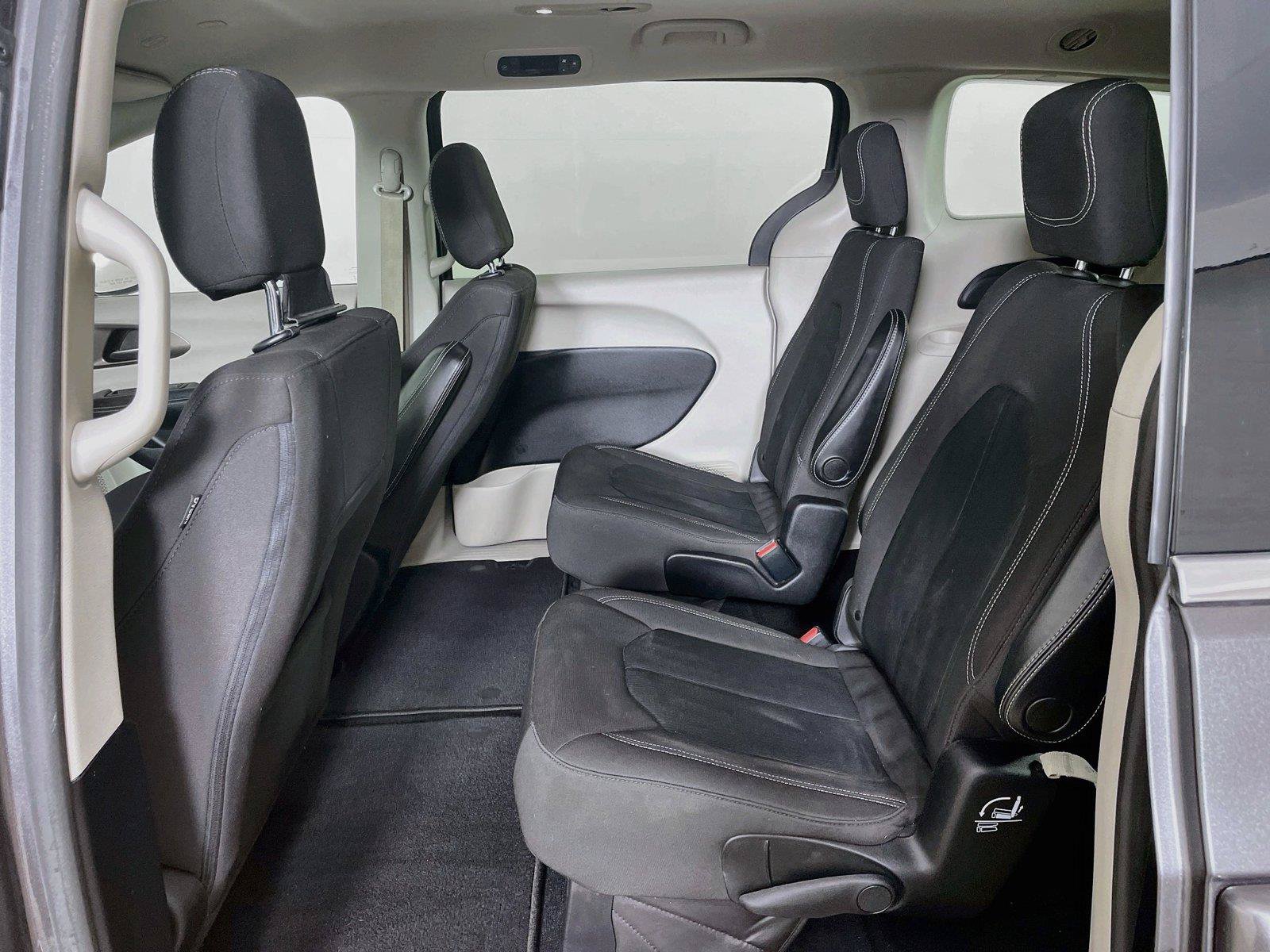 Used 2021 Chrysler Voyager LX FWD image 11