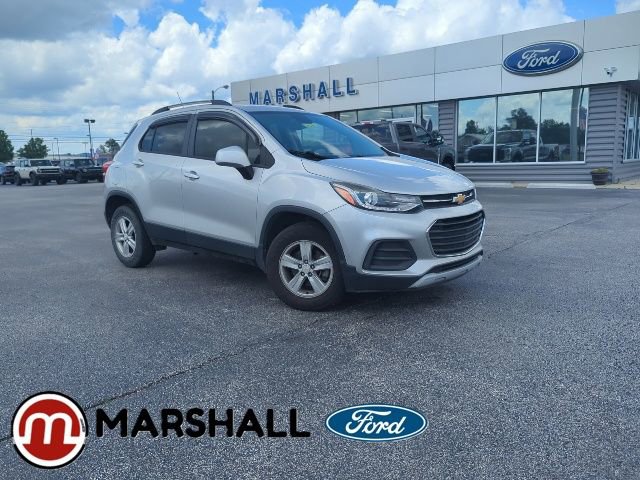 Used 2021 Chevrolet Trax LT w/ Premium Seat Package AWD/4WD image 1