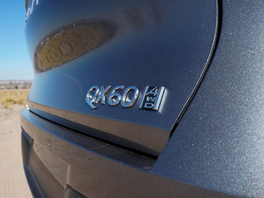 New 2026 INFINITI QX60 Luxe w/ Family Package image 32