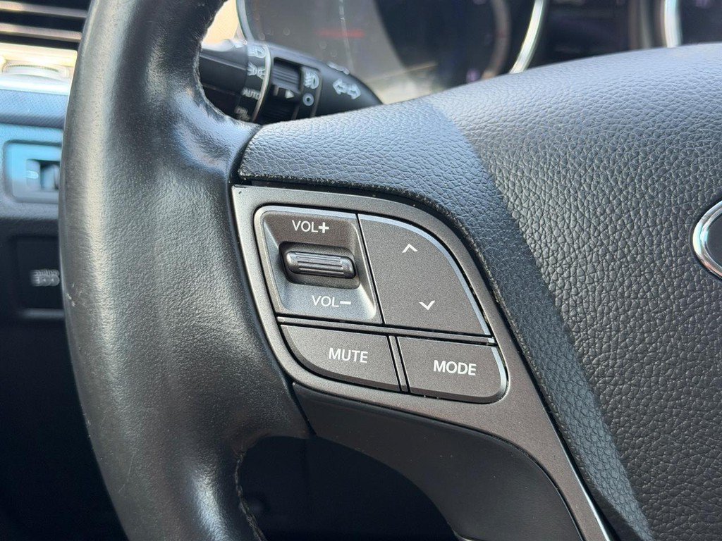 Used 2015 Hyundai Santa Fe Limited w/ Option Group 04 FWD image 16