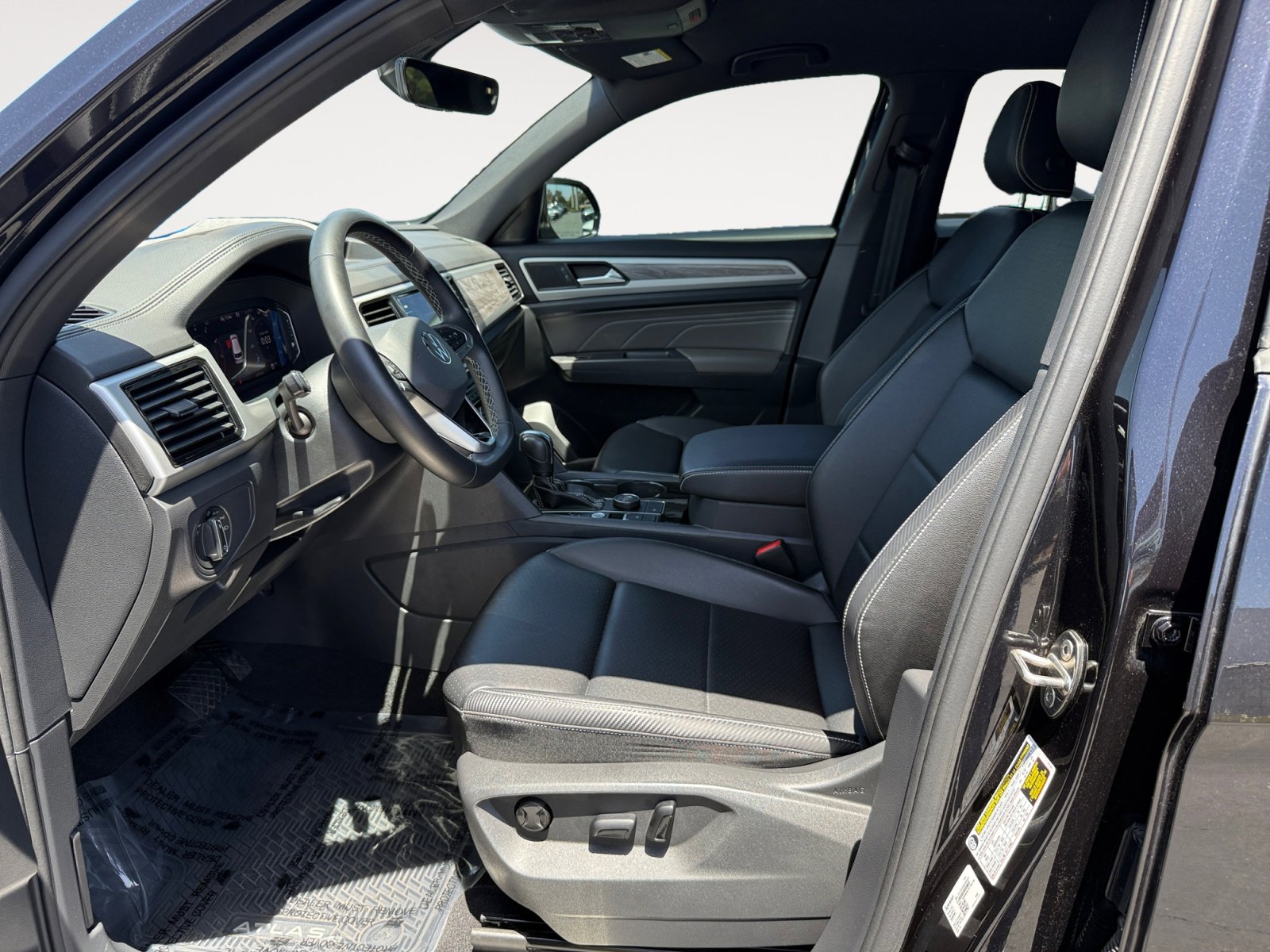 Used 2023 Volkswagen Atlas Cross Sport SE AWD/4WD image 10