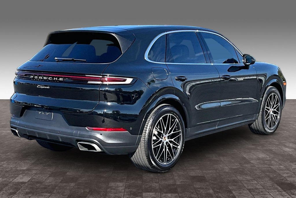 Used 2025 Porsche Cayenne AWD/4WD image 28